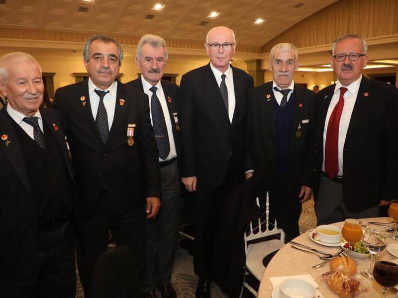 Başkan Kurt iftarda, şehit aileleri, gaziler ve yakınları ile buluştu