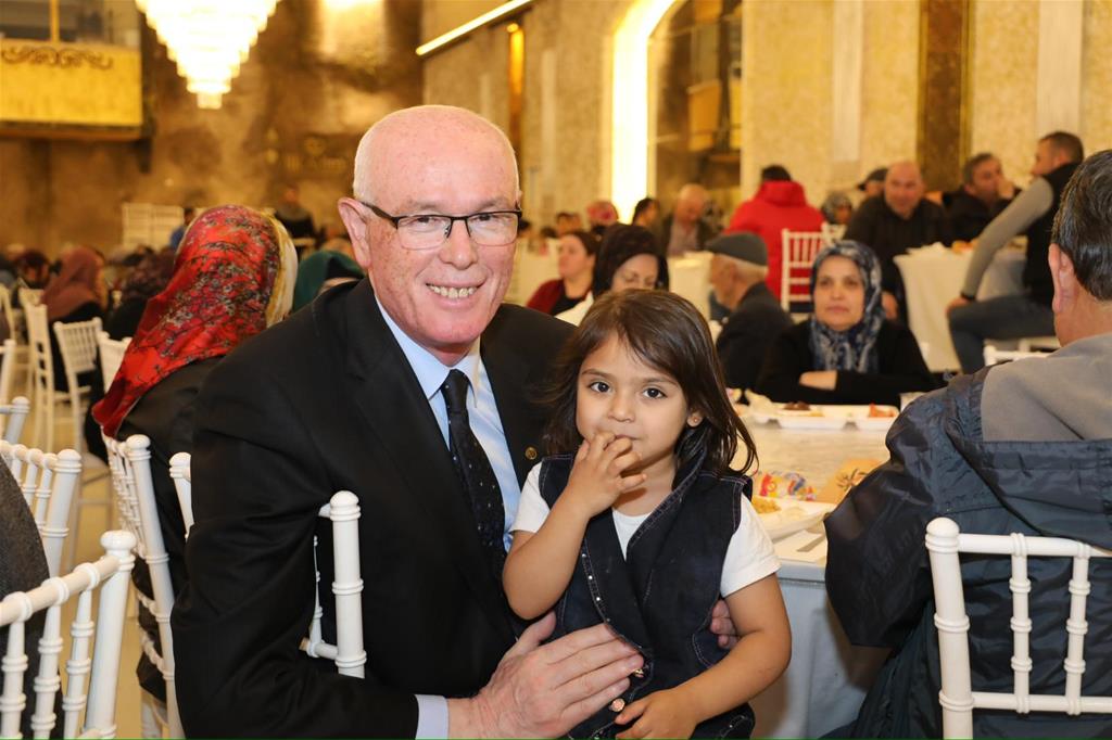 Başkan Kurt, iftarını Emek Mahallesi sakinleriyle yaptı