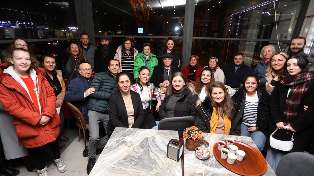 Başkan Kurt Sunuculuk Atölyesi kursiyerleri ve Gökmeydan Mahallesi sakinleri ile buluştu