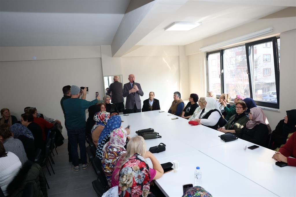 Başkan Kurt Ayşe Tuba Arslan Halk Merkezi’nde kadınlarla buluştu